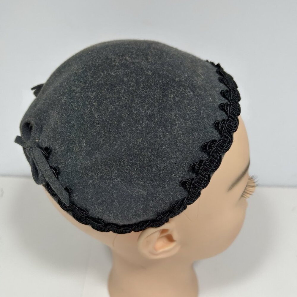 Vintage 50s Sakowitz Bros Houston Calot Juliet Hat Gray And Black Trim & Bows